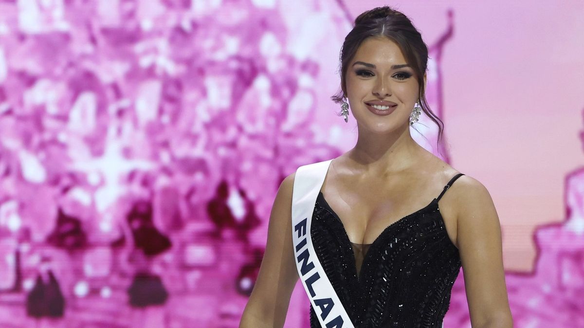 Miss Finska přišla o titul. Kvůli gestu se zešikmenýma očima ji nařkli z rasismu